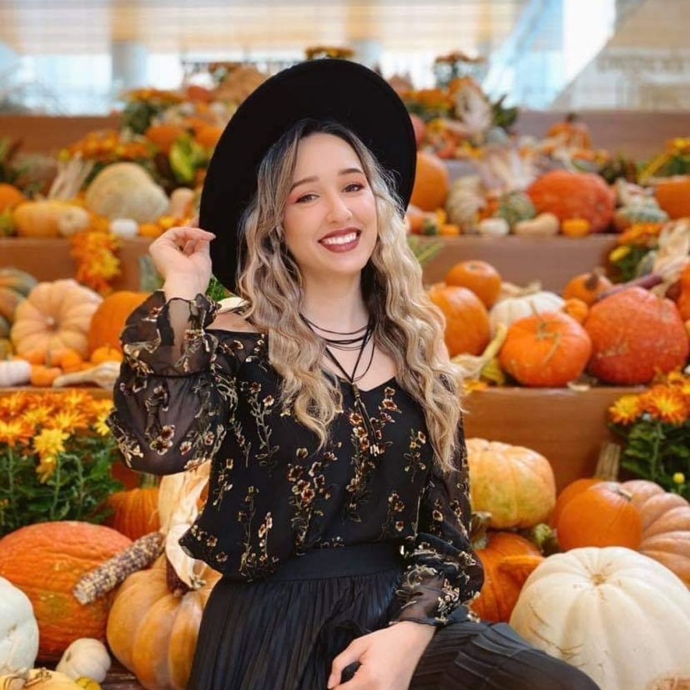 Meet your Posher, Dana